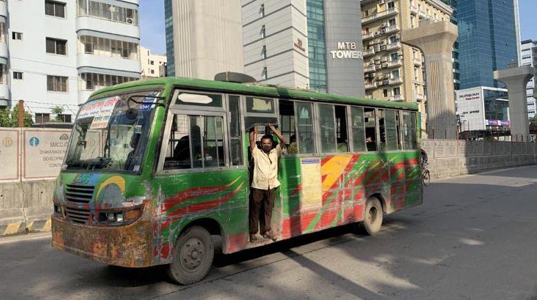 আস্থাহীনতায় এখনো বাসে চড়ছেন না অনেক যাত্রী