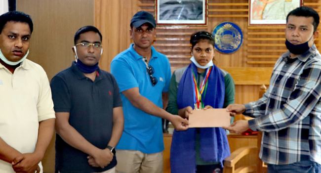 আইরিনের লেখাপড়ার দায়িত্ব নিলেন পুলিশ সুপার