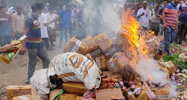 বিরামপুরে মুদি দোকানে যৌন উত্তেজক রাখার অভিযোগে দেড় লাখ টাকা জরিমানা