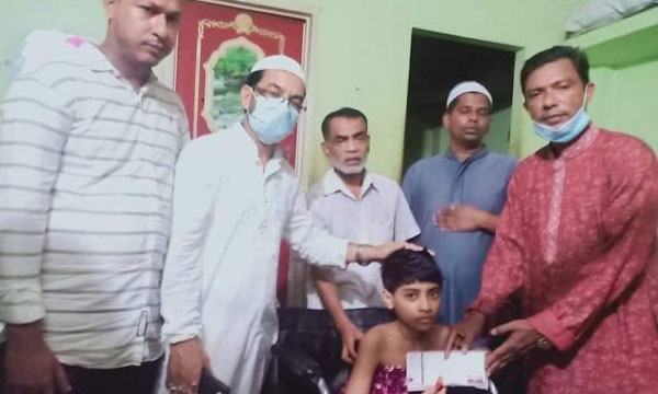শায়েস্তাগঞ্জে পঙ্গু ‘নদীকে’ আর্থিক সহায়তা প্রদান