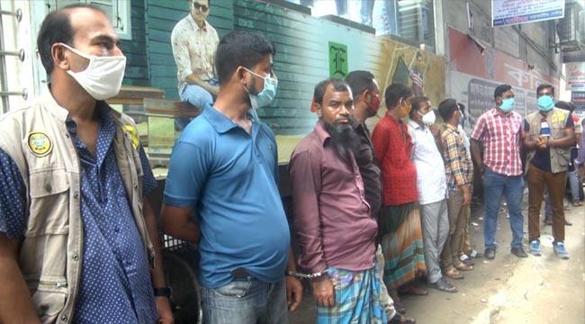 বরিশালে ৮ দালাল আটক