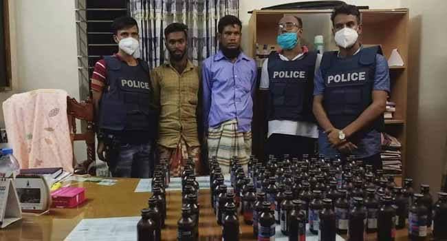 পোরশায় ফেন্সিডিলসহ দুই মাদক ব্যবসায়ী আটক