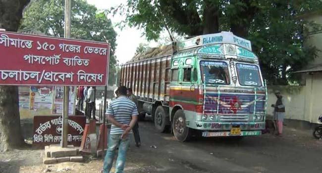 পূর্ব ঘোষণা ছাড়াই হিলি স্থলবন্দর দিয়ে ভারত থেকে পেয়াজ আমদানি বন্ধ