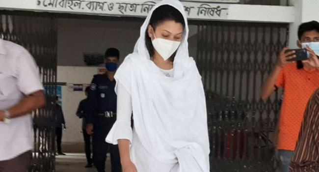 মিন্নি কেন আইনজীবীর জিম্মায়