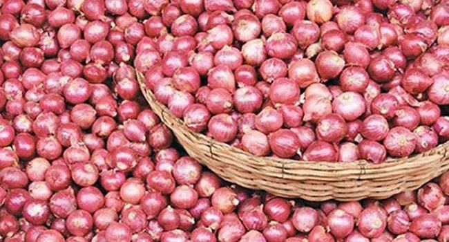 পিরোজপুরে ৩০ টাকার পেঁয়াজ ১০০ টাকায় বিক্রি, ভ্রাম্যমাণ আদালতে জরিমানা