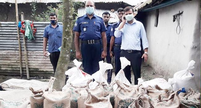 যুবলীগকর্মীর বাড়ি থেক ২৮ বস্তা ভিজিডির চাল উদ্ধার