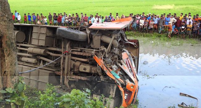মাগুরায় ৩ পরিবহনের সংঘর্ষে নিহত ৪, আহত ২২