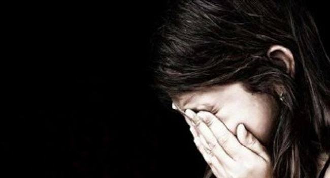 মোবাইলে বন্ধুত্ব, বাড়িতে ডেকে এনে ধর্ষণ