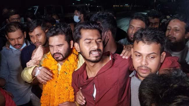 নানা নাটকীয়তার পর অবশেষে মধ্যরাতে নুরের মুক্তি, মঙ্গলবার বিক্ষোভ