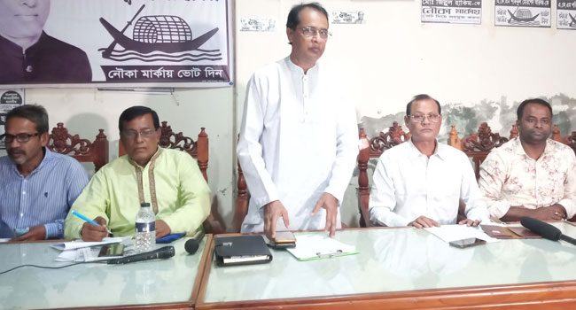 নেতাকর্মীদের গ্রেফতার ও মামলার প্রতিবাদে পাংশা আ’লীগের সংবাদ সম্মেলন