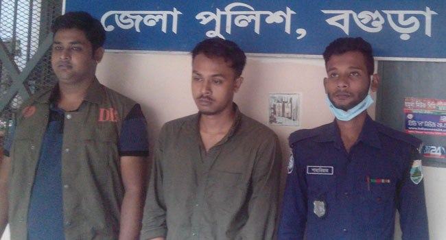 অশ্লীল ছবি ও ভিডিও ধারণ করে টাকা হাতিয়ে নেয়ার মামলায় কলেজছাত্র গ্রেফতার