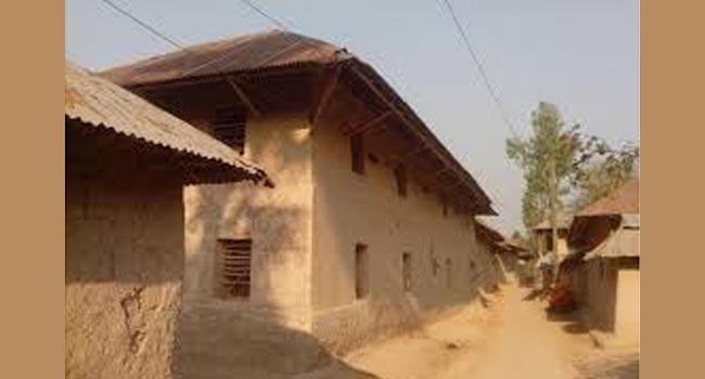 বিলুপ্তির পথে মাটির ঘর