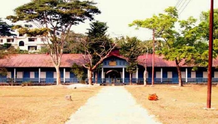এমসি কলেজ ৬ মাস ধরে বন্ধ থাকলেও খোলা ছিল ছাত্রাবাস