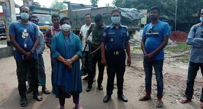দিনাজপুরে বালু উত্তোলনের সময় ট্রাকসহ বালু জব্দ