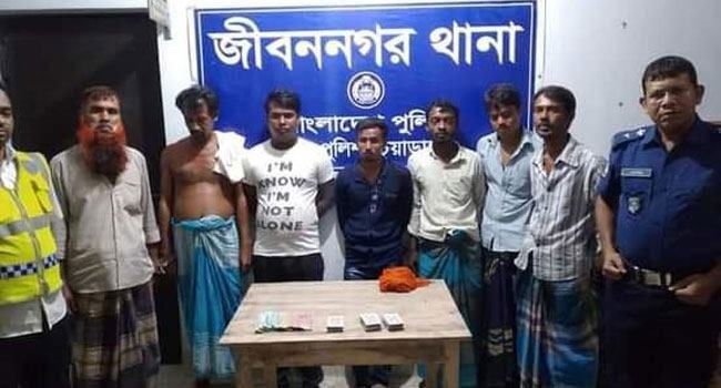 জীবননগরে নগদ টাকাসহ ৭ জুয়াড়ি গ্রেফতার