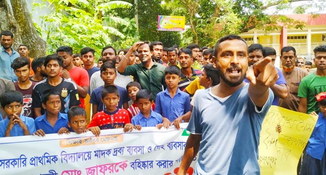 ঘিওরে সাংবাদিকের উপর সন্ত্রাসী হামলার