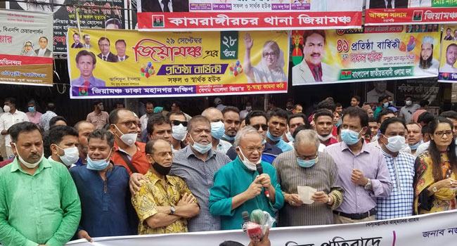 সরকার নানা অঙ্গনে ক্রিকেট খেলে সেঞ্চুরি করছে : রিজভী