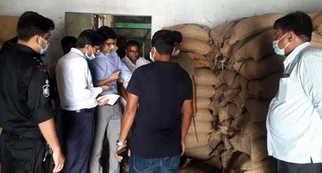 ধুনটে আওয়ামী লীগ নেতার রাইস মিল থেকে ১০০ মন সরকারী চাল জব্দ
