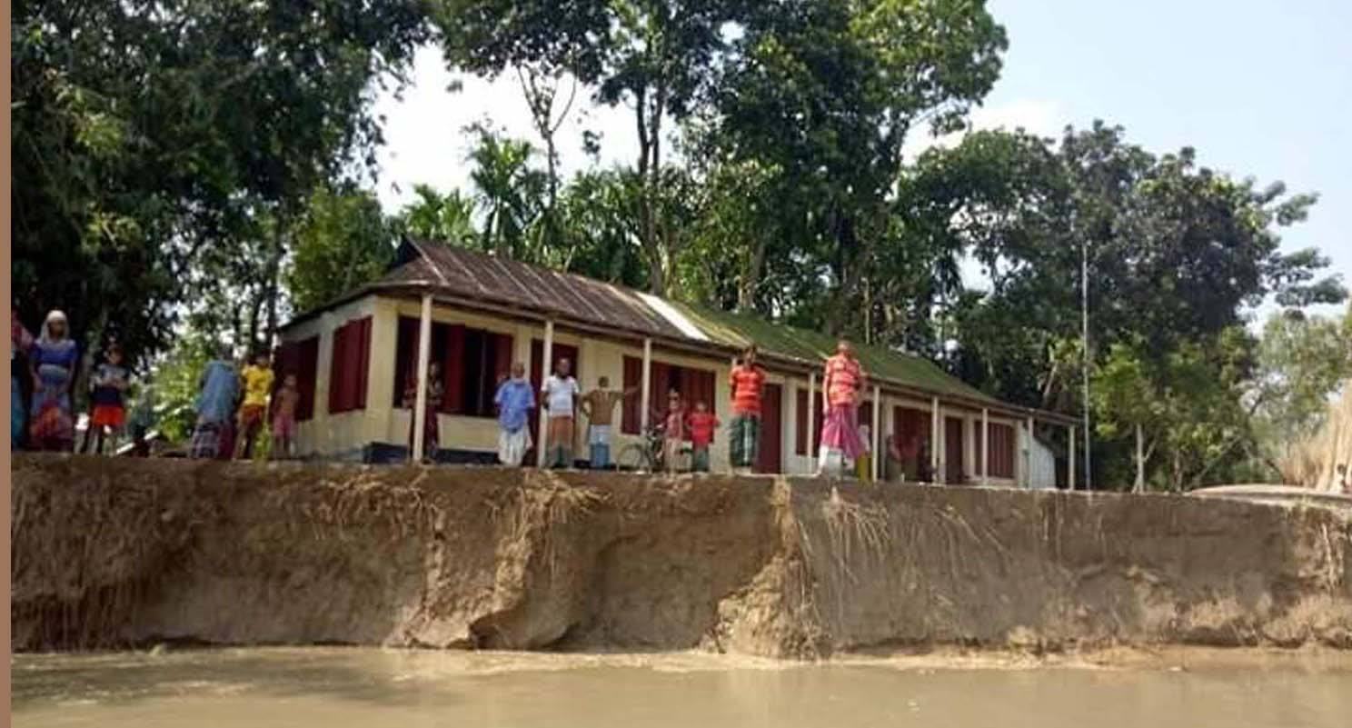 ভূরুঙ্গামারীতে ভাঙনের কবলে সরকারি প্রাথমিক বিদ্যালয়