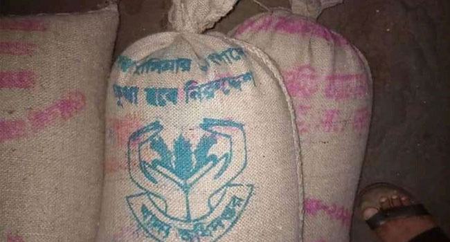 খাদ্যবান্ধব কর্মসূচির ১০বস্তা চাল পাচারকালে আটক ২
