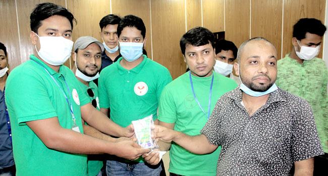 নয়া দিগন্তের পীরগাছা সংবাদদাতাকে সম্মাননা জানালো ‘বিন্দু’