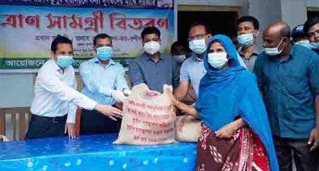 মান্দায় বন্যাদুর্গত সহস্রাধিক পরিবারের মাঝে ত্রাণ বিতরণ