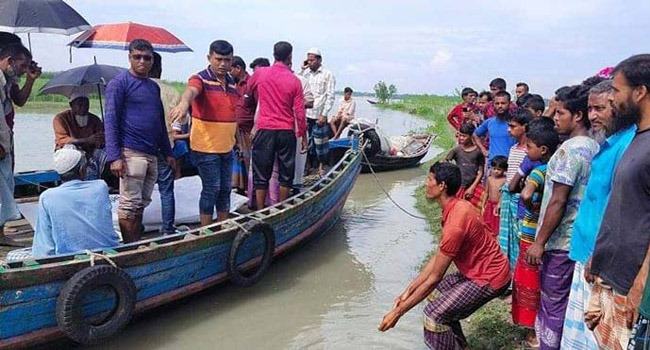 ভান্ডারিয়ায় নদী ভাঙনের কবলে পড়ে কার্গো ডুবি, মালিকের মৃত্যু