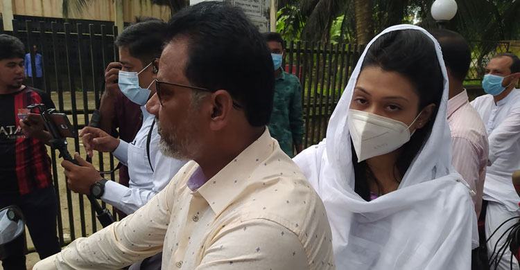 সহিমোহর নিয়ে উচ্চ আদালতে মিন্নির বাবা