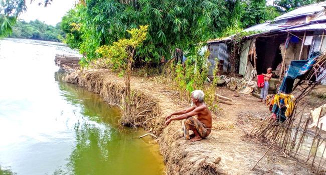 সুনামগঞ্জে ভাঙন আতঙ্কে রাত কাটছে হাজারো মানুষের