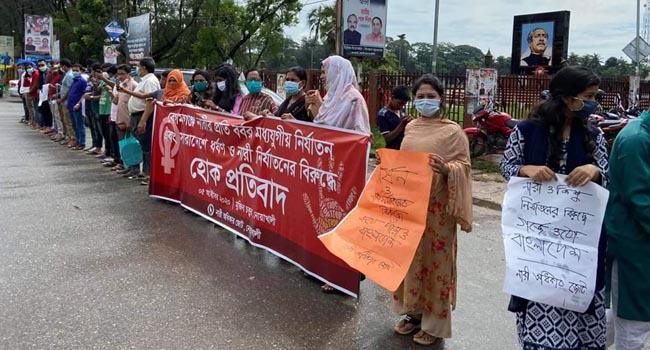 বিবস্ত্র করে গৃহবধূ নির্যাতন, উত্তাল নোয়াখালী