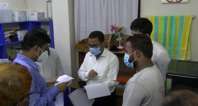 হিলিতে ৩টি ক্লিনিক ও ডায়াগনস্টিক সেন্টারকে জেল-জরিমানা, ২টি বন্ধ ঘোষণা