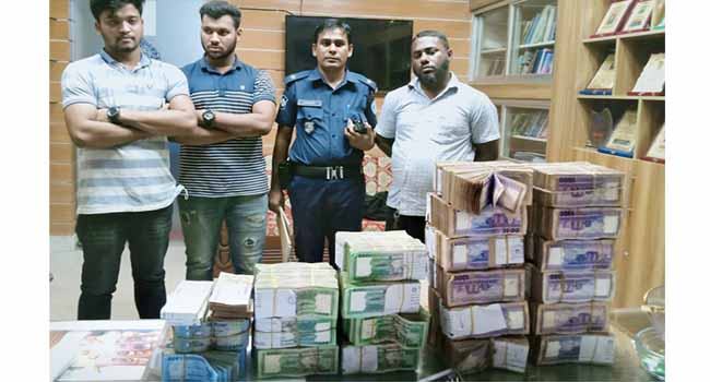 কুমিল্লায় প্রাইভেটকারে দেড় কোটি টাকা, রহস্য খূঁজছে পুলিশ