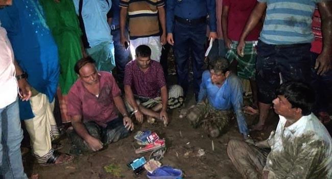 ফুলবাড়ীতে ৪ জুয়ারী আটক
