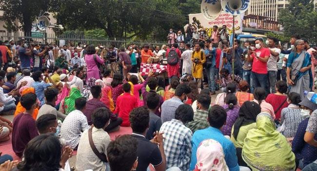 ধর্ষণ ও নারী নিপীড়নের প্রতিবাদে শাহবাগে মহাসমাবেশ