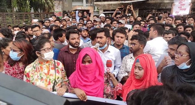 সরকারকে ক্ষমতা ছাড়ার আহ্বান ভিপি নুরের