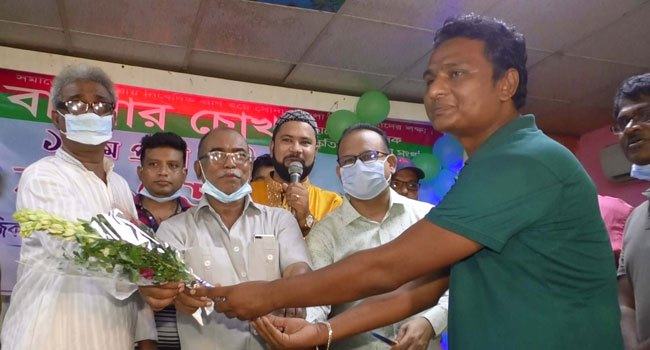 রংপুরে বাংলার চোখের ১৩ বছর পূর্তিতে নয়া দিগন্তের সাংবাদিক মাজহারকে সম্মাননা