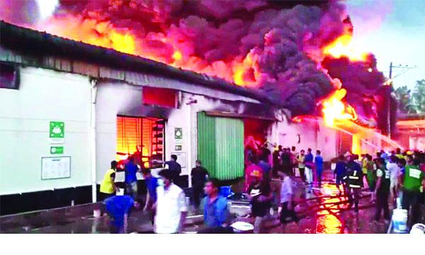 গাজীপুরে জুতা তৈরির কারখানায় ভয়াবহ অগ্নিকাণ্ড