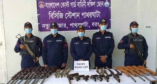 বলেশ্বর-বিষখালীর মোহনা থেকে বিপুল পরিমাণ অস্ত্র উদ্ধার