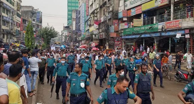 যাত্রাবাড়ীতে আ’লীগ-বিএনপি ধাওয়া-পাল্টা ধাওয়া