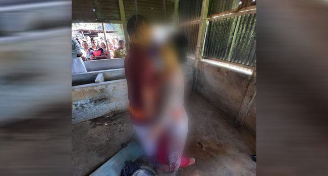 গোয়াল ঘরে প্রেমিক যুগলের ঝুলন্ত লাশ