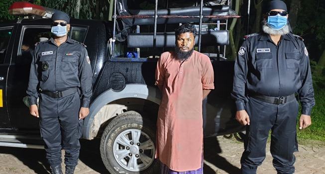 ছাত্রীকে আড়াই মাস আটকে রেখে ধর্ষণ, শিক্ষক গ্রেফতার