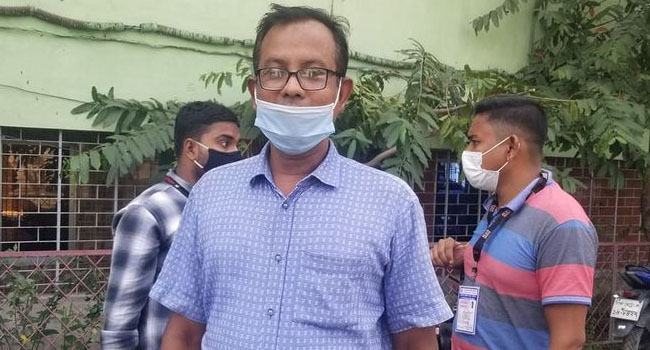 সাংবাদিকদের কেন্দ্রে প্রবেশে বাধা, দায়িত্বরত কর্মকর্তাকে হয়রানি
