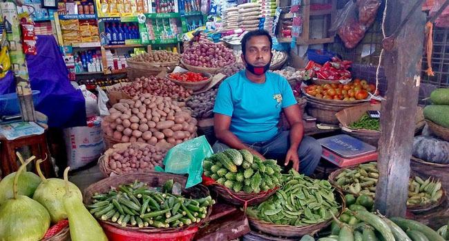 দিনাজপুরে নিয়ন্ত্রণহীন সবজি বাজার, দাম বাড়ছে দফায় দফায়