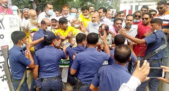 টাঙ্গাইলে বিএনপির বিক্ষোভে পুলিশের বাধা
