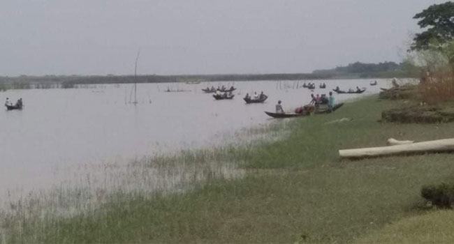 বরিশালে মা ইলিশ শিকারের মহোৎসব