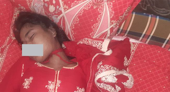 চাঁদপুরে লঞ্চের স্টাফ কেবিন থেকে তরুণীর লাশ উদ্ধার