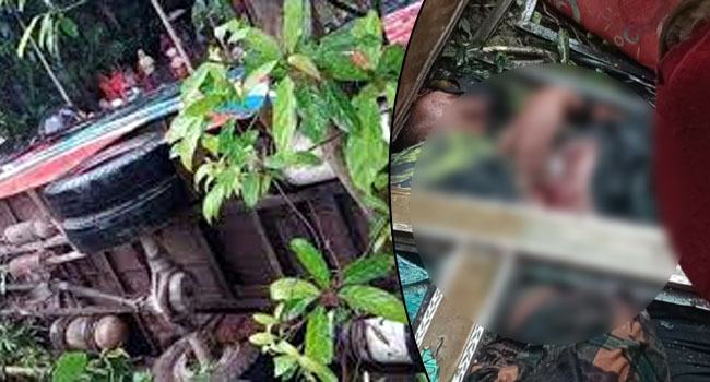 মানিকগঞ্জে বাস খাদে পড়ে চালকসহ নিহত ৩
