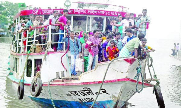 চাঁদপুরের সাথে নারায়ণগঞ্জের লঞ্চ চলাচল বন্ধ
