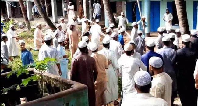 পরিচালক পদ নিয়ে বিরোধ, নাজিরহাট বড় মাদরাসায় দু’পক্ষের ধাওয়া-পাল্টা ধাওয়া