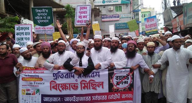 ফান্সের বিরুদ্ধে উত্তাল আড়াইহাজার